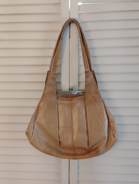 HOBO Handbags - HOBO Soft Tan Leather Shoulder Bag